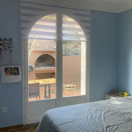 Vamos A La Playa - Cote Villa